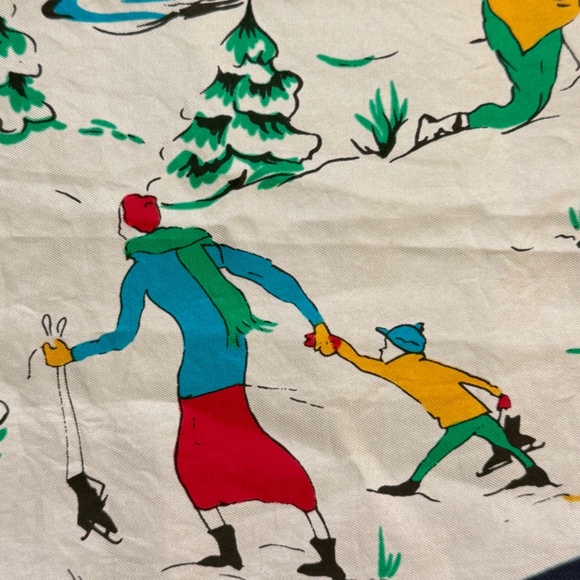 “Vintage GAP 100% Silk Scarf – Made in Italy, Winter Ice-Skating Scene” - Picture 2 of 6